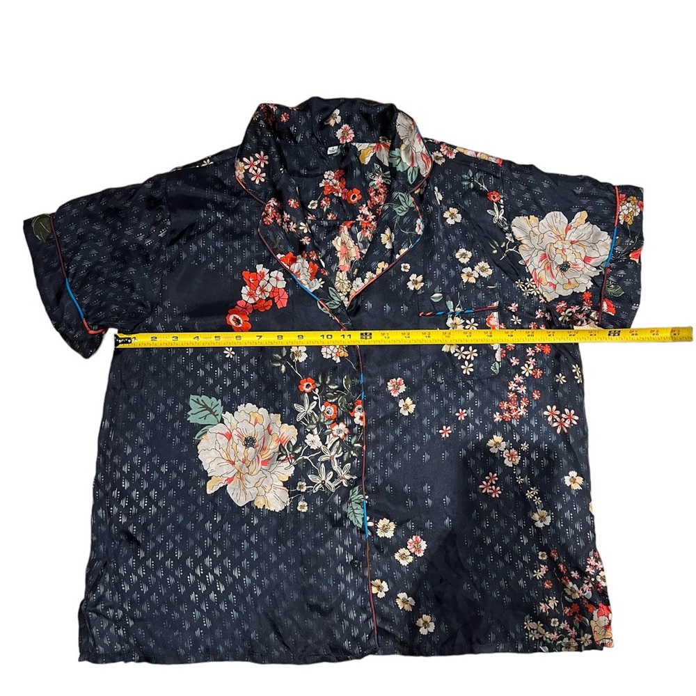 Johnny Was Ludios Silk PJ Set New With Tags, Size M. Retails for $288 - Picture 13 of 16